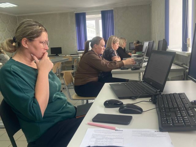 ИРПК провел очные курсы по ИКТ и нейросетям для педагогов СЭМТ